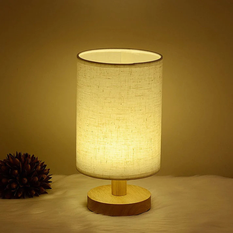 Lampa stołowa z drewnianą podstawą i materiałowym kloszem, włącznik przyciskowy, LED